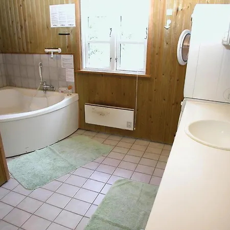 Cozy Home In Romo With Kitchen 펜션 *