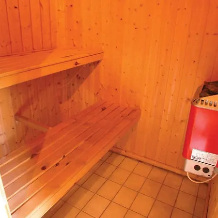 Cozy Home In Romo With Kitchen 펜션